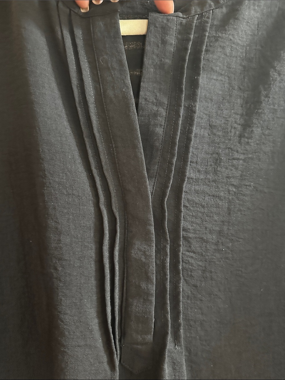 Vince Camuto Black Ruffle-Sleeve Split V-Neck Blouse - Picture 4 of 5